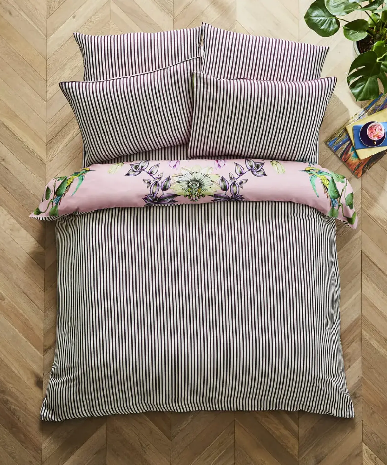 Marvellous Mirrored Bird Reversible Bed Set